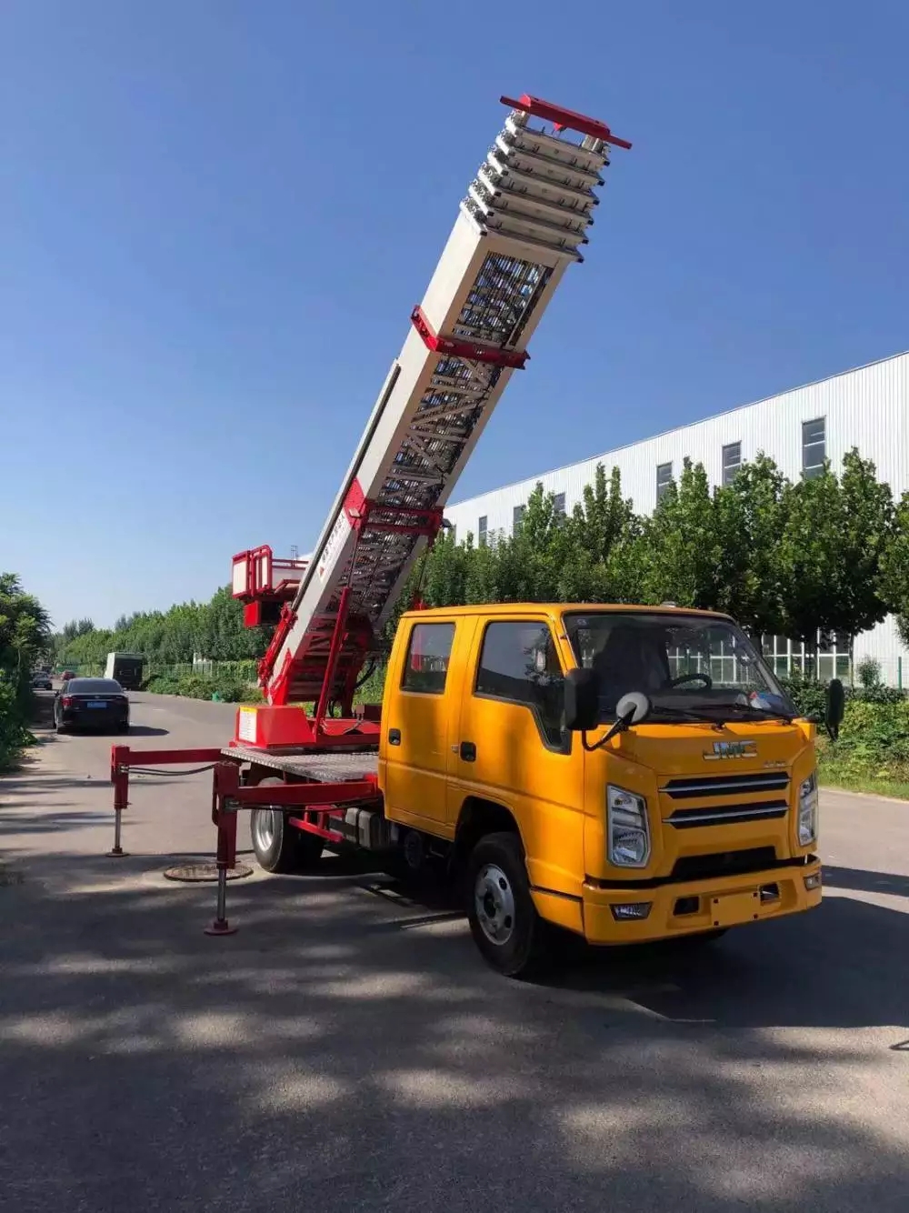 文罗镇附近的云梯车出租服务：轻松解决高空作业需求